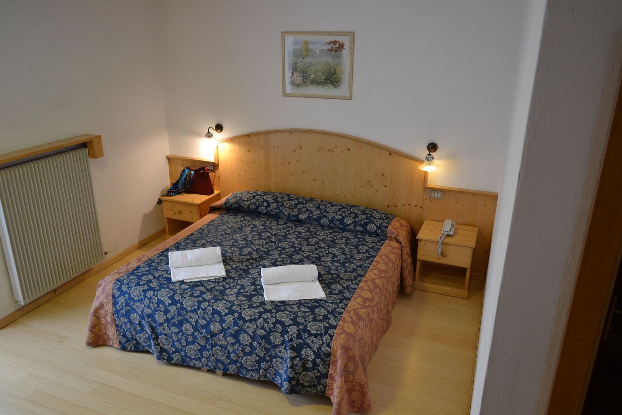 Hotel Corona كارانو المظهر الخارجي الصورة