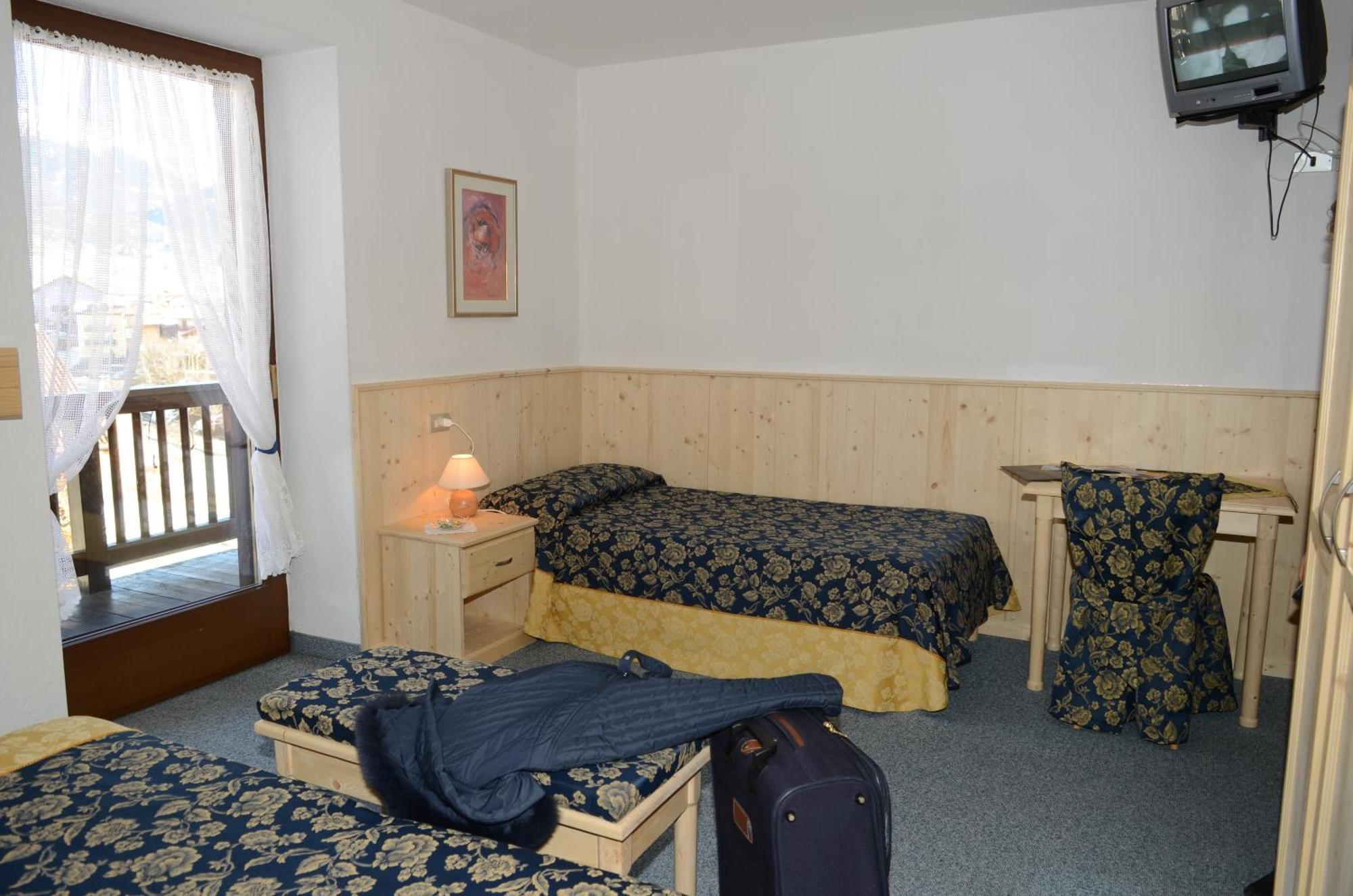 Hotel Corona كارانو المظهر الخارجي الصورة