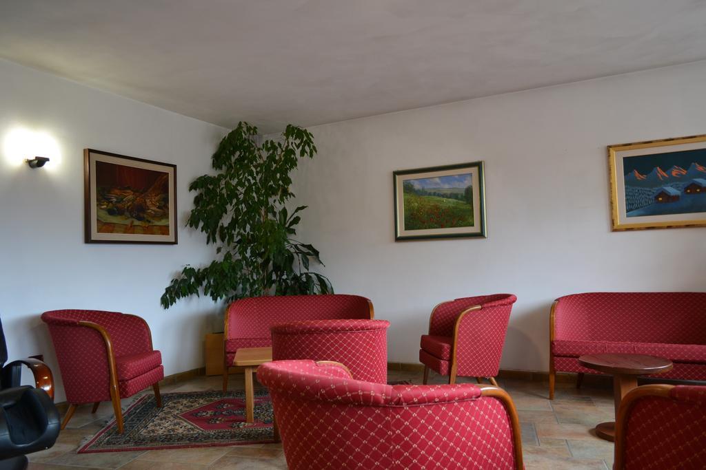 Hotel Corona كارانو المظهر الخارجي الصورة
